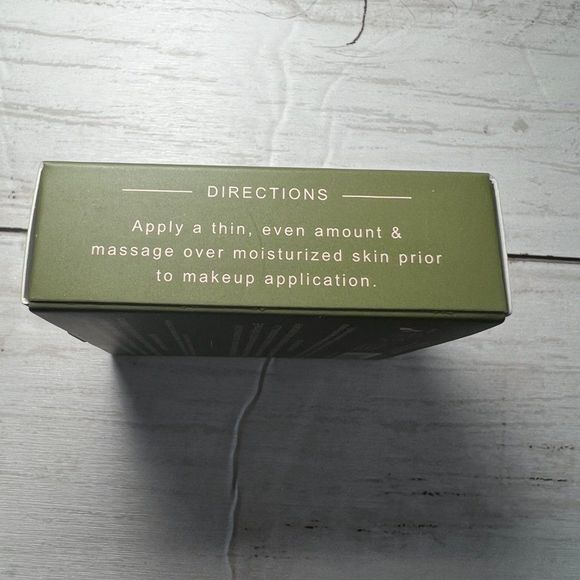 Italia deluxe poreless face filter putty primer - Picture 5 of 8